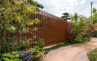 千本格子・スクリーンを見る