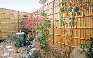 人工強化竹垣（e-バンブーユニット）を見る