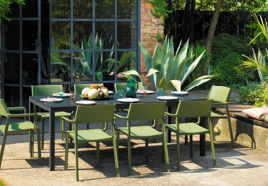 ガーデンファニチャーを見る